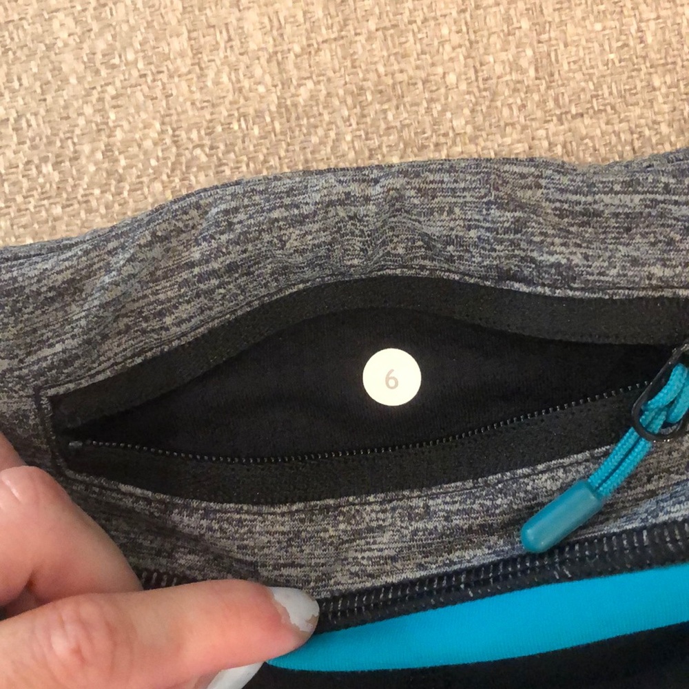 Lulu lemon athletica knee length leggings - Picture 3 of 5